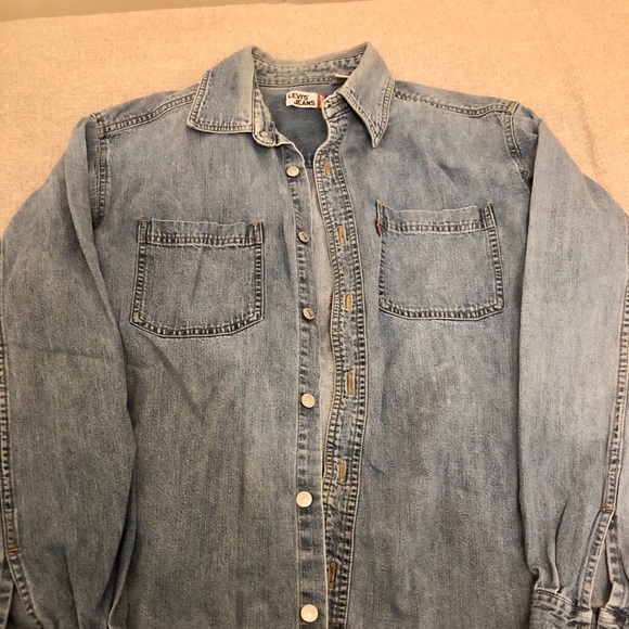 Men’s Levi button down blue shirt, gently worn. - Picture 1 of 3